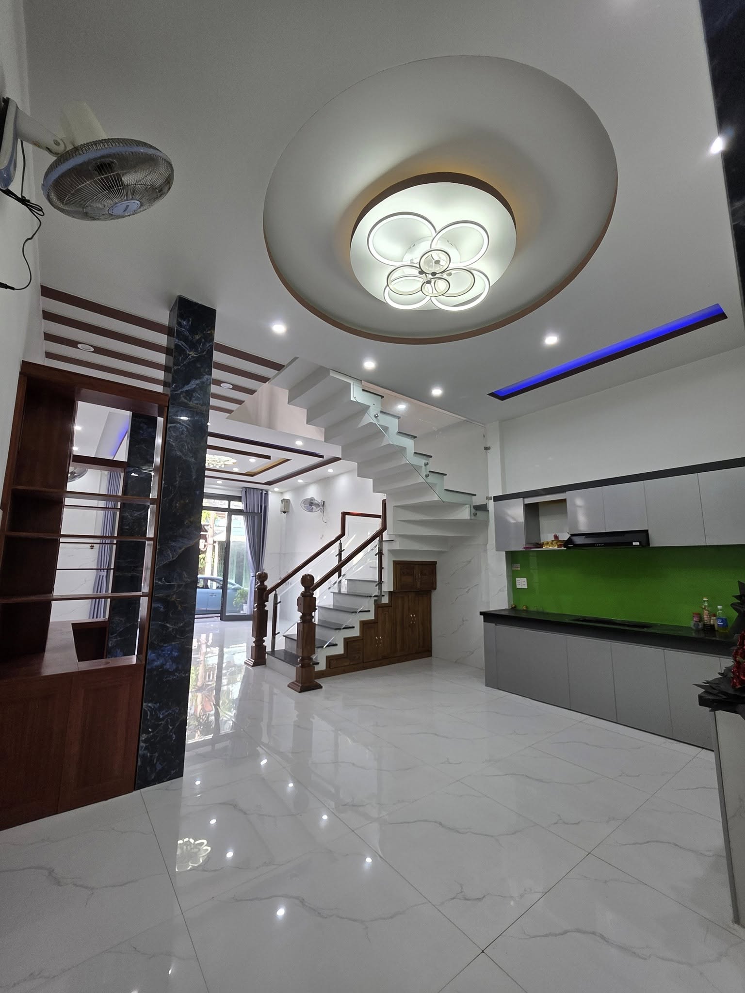 Nhà 2 tầng đường Giáp Văn Cương - Vị trí Sát biển rất đẹp