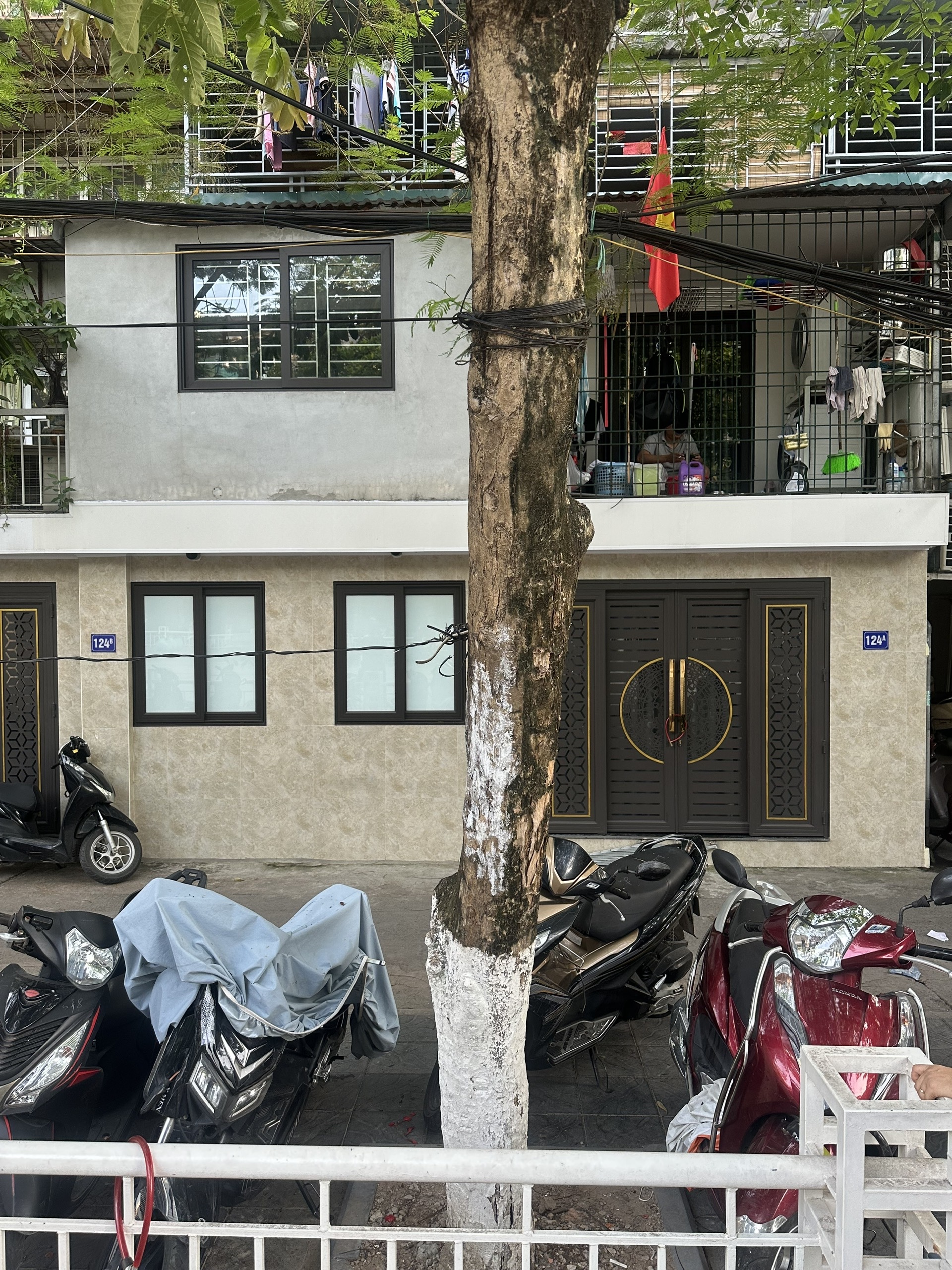 CỰC HIẾM- LÔ GÓC - 2 CĂN KINH DOANH SẦM UẤT- Ô TÔ ĐỖ CỬA- VIEW SÂN CHƠI, FULL NỘI THẤT _ TẦNG 1 – 41/120M2 – 8,5 TỶ.