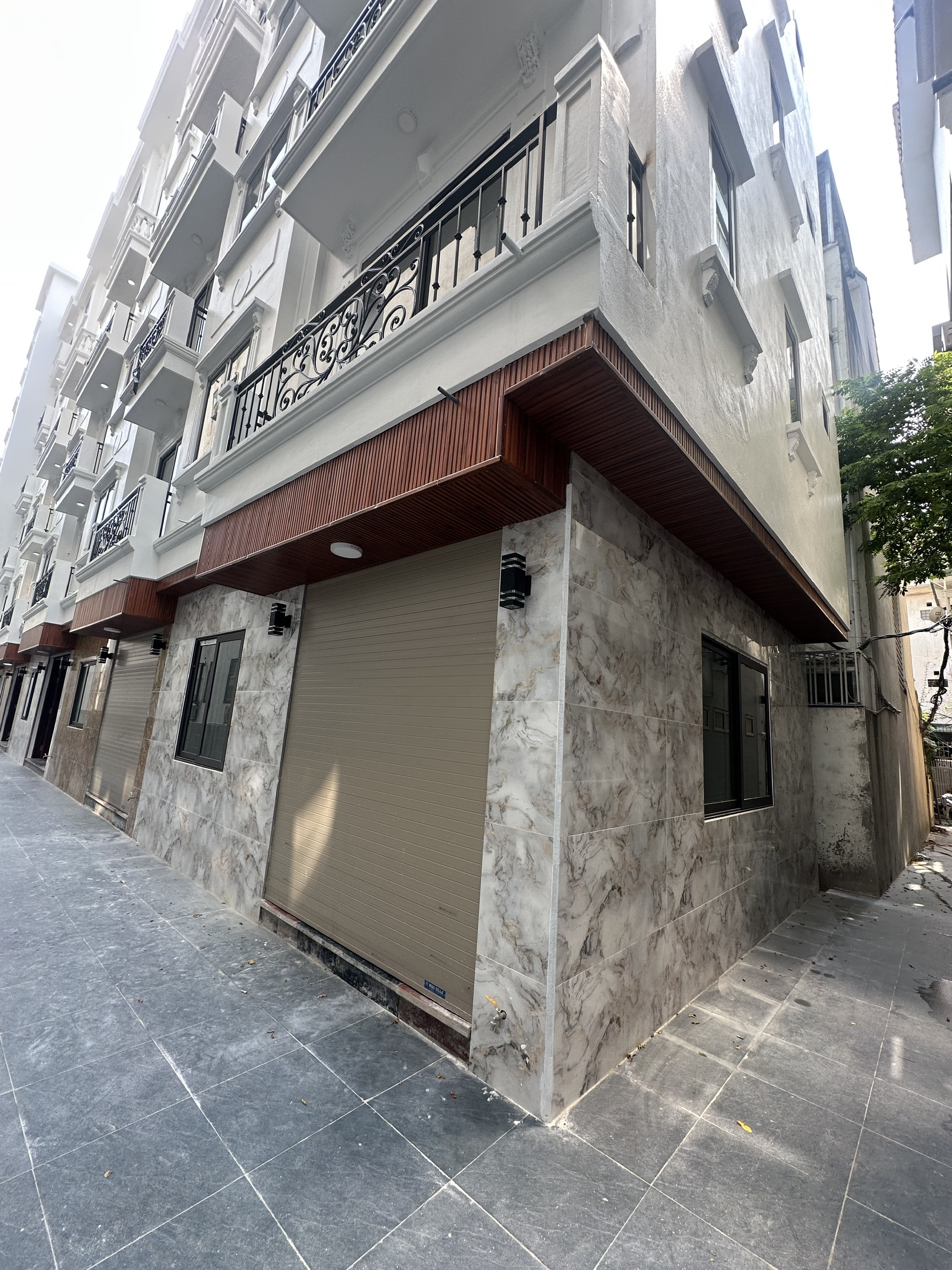 DUY NHẤT PHÂN LÔ THANG MÁY - VIEW HỒ TÂY- SANG TRỌNG - ĐI BỘ ĐẾN HỒ_7 TẦNG – 42.3M2 – 15.5 TỶ