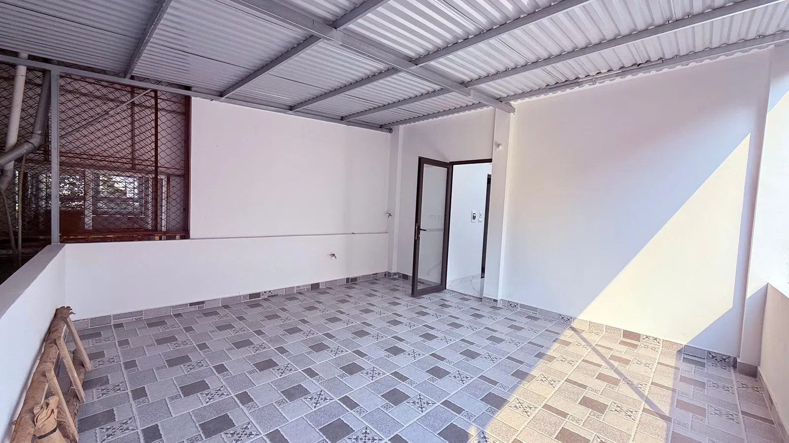 Bán Nhà Hoàng Hoa Thám 58m2. 3 tầng. mặt tiền 4.9m. giá 8.6 tỷ Ba Đình Hà Nội