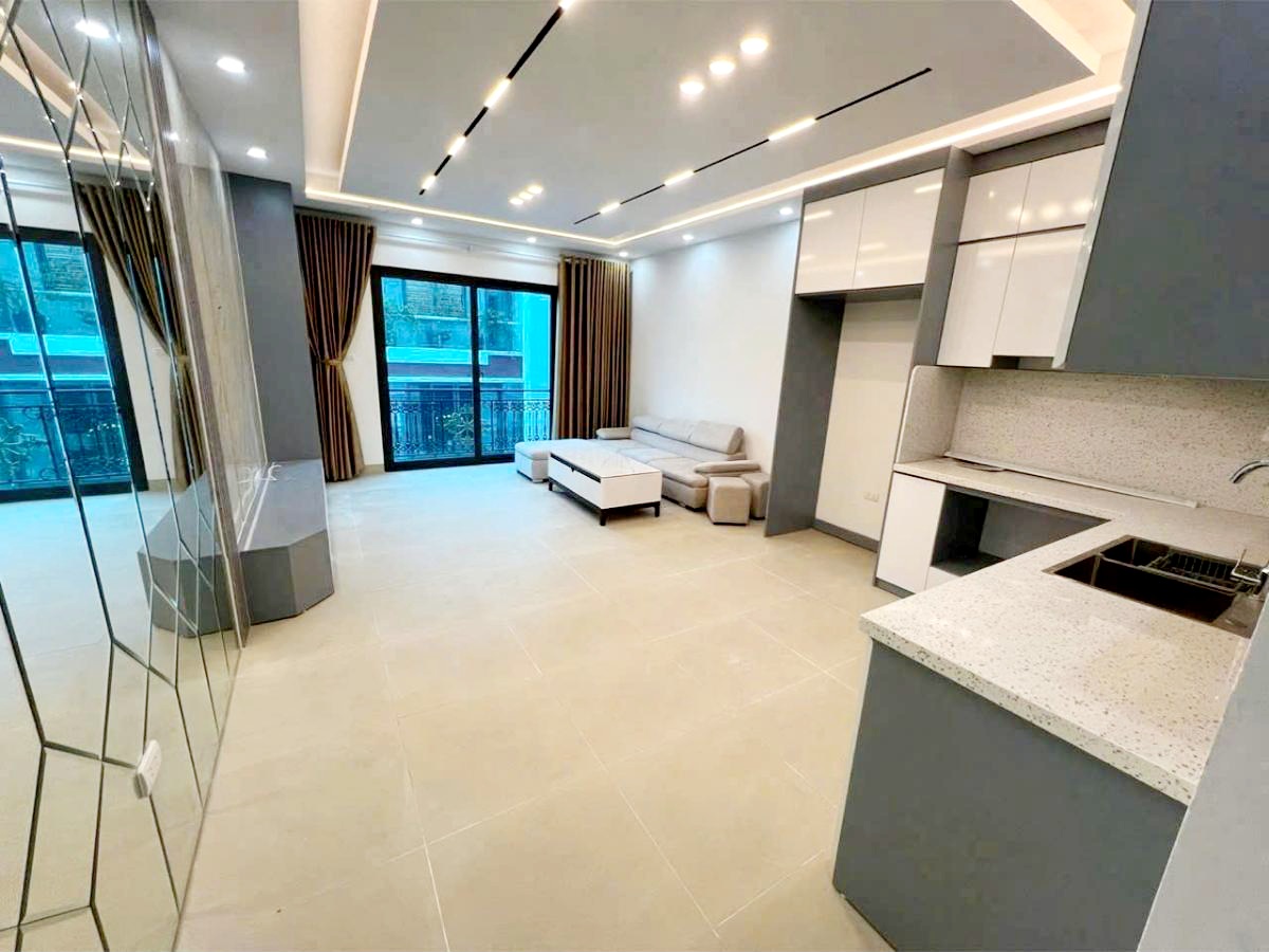 PHỐ ĐẠI TỪ, NHÀ MỚI, THANG MÁY, GẦN PHỐ, CÓ SÂN TRƯỚC NHÀ, 3 BƯỚC RA HỒ LINH ĐÀM