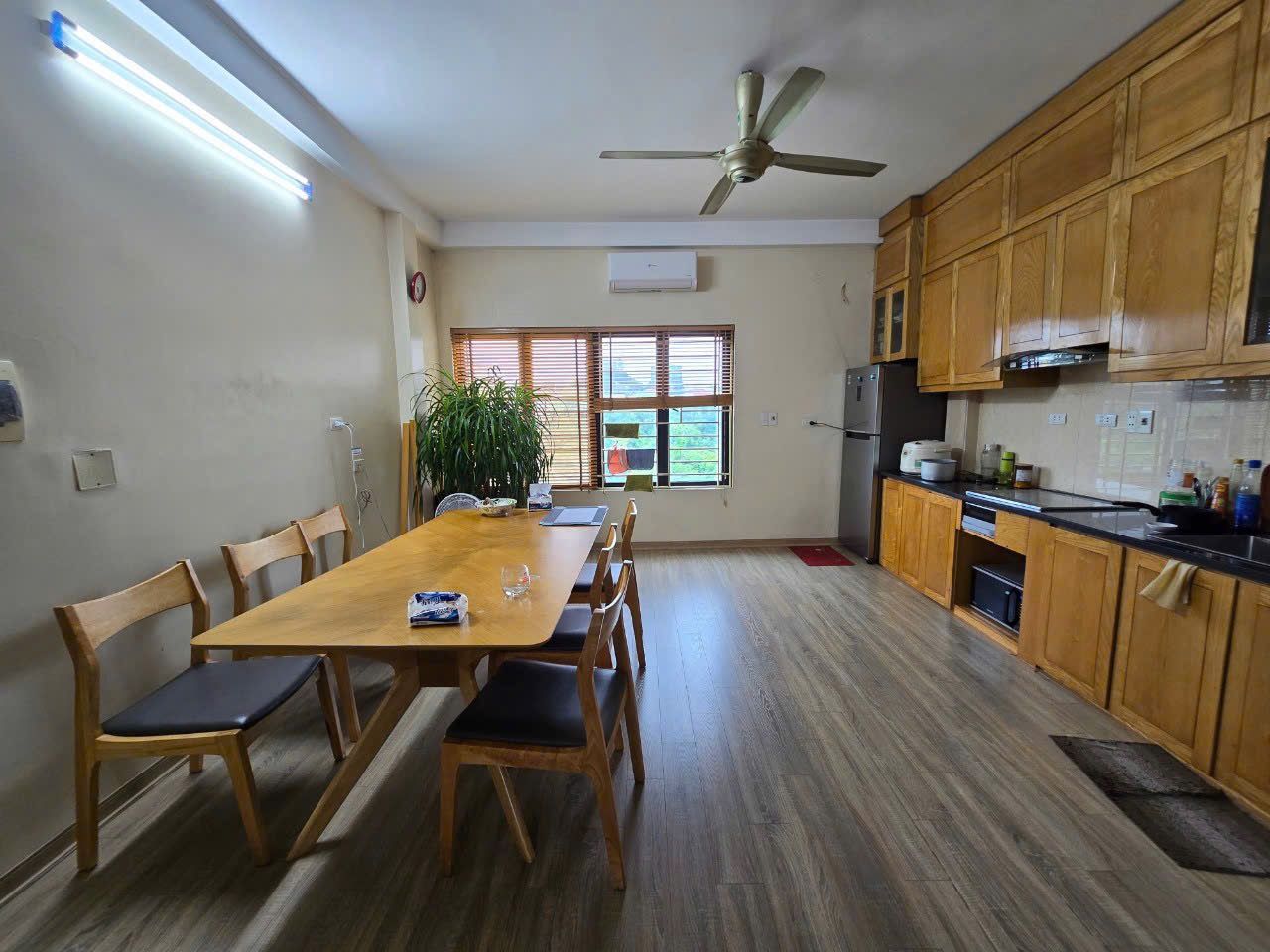 Gia Quất 33m² x 5 tầng – Mặt tiền 5m – Giá 6.95 tỷ Căn góc – Mặt ngõ rộng – Có vỉa hè – Ô tô dừng đỗ ngày đêm!