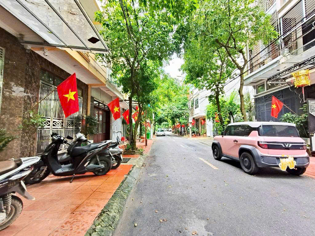 MUA ĐẤT TẶNG NHÀ CẤP 4 ! SIÊU PHẨM - GIÁ HỢP LÝ - Vị trí ĐẮC ĐỊA TẠI : Kiến Hưng- Hà Đông- Hà Nội