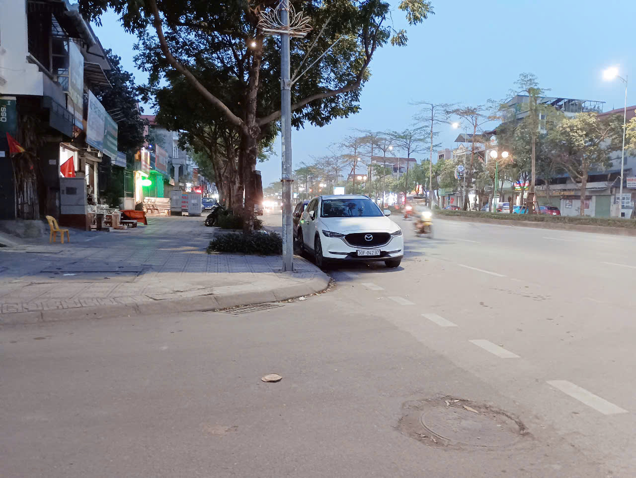 Bán rẻ nhà phố, DT 70 m2 vị trí VIP Ngô gia Tự, Việt Hưng, đường 17 m – Giá 9.2 tỷ