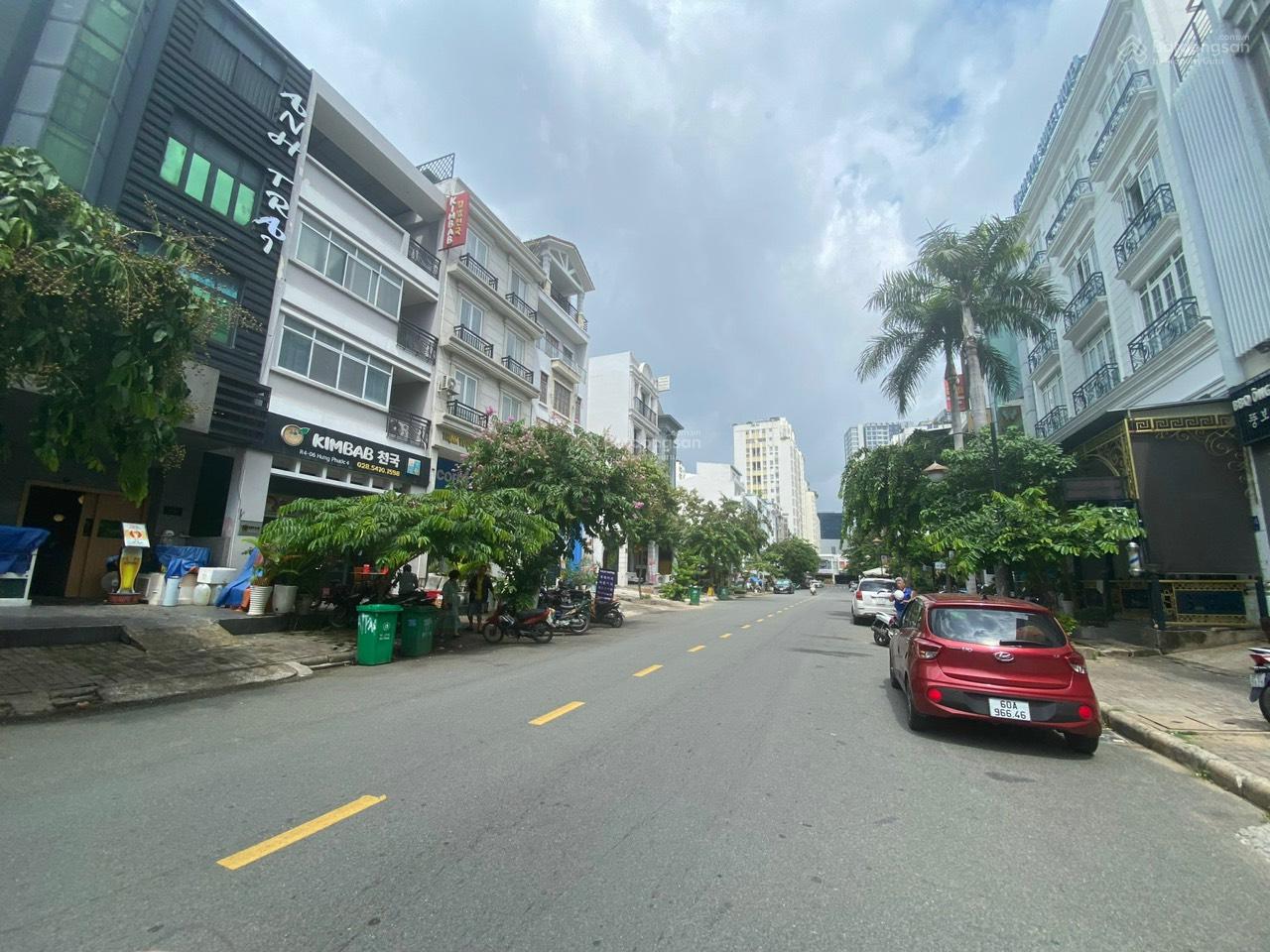 Bán nhà phồ Hưng Gia PMH Q7 giá chỉ có 28,5tỷ full nội thất đẹp, có thang máy.