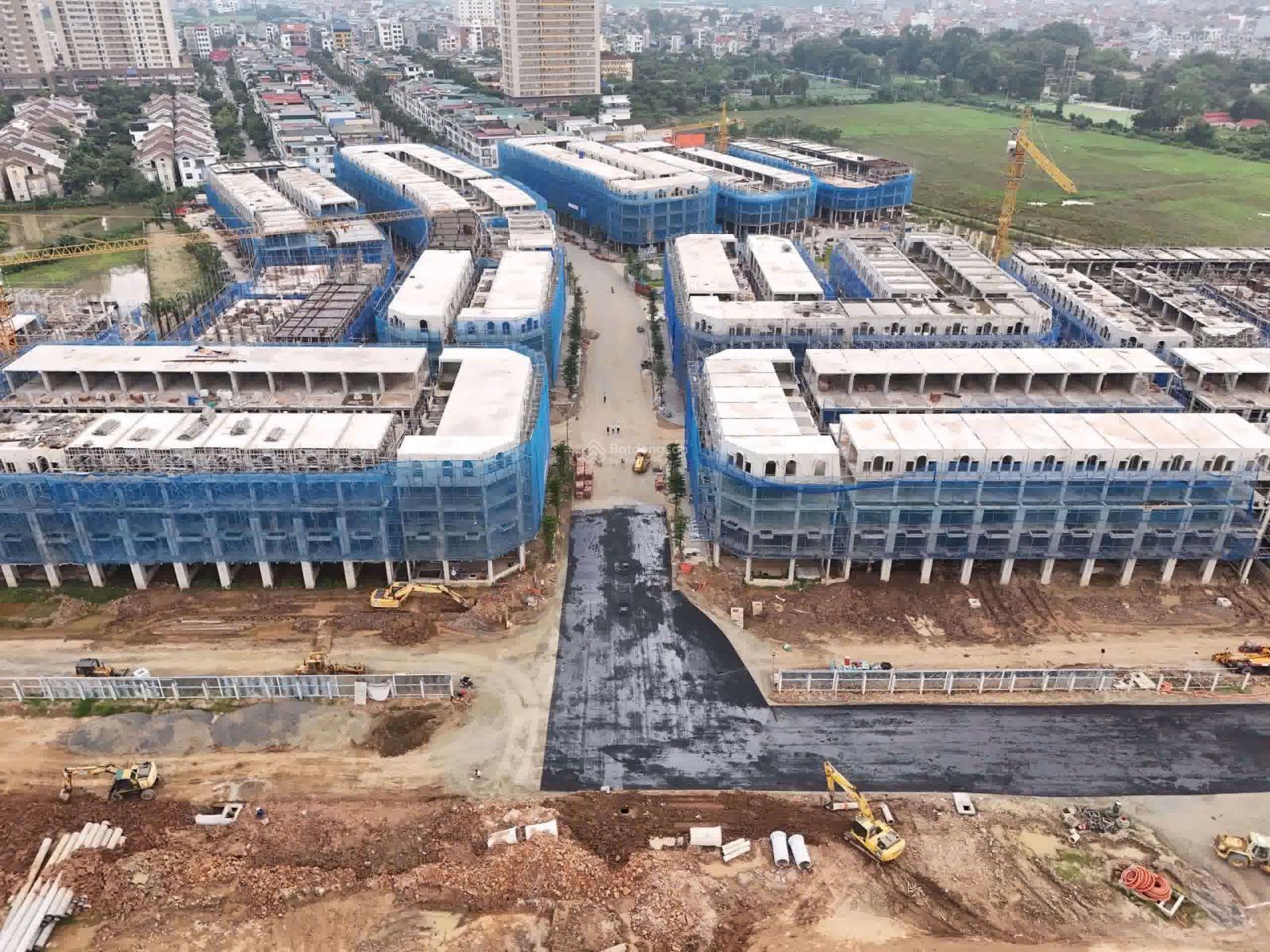 Bán nhà mặt phố đường nối Hoàng Quốc Việt kéo dài kinh doanh hay ở đều thích hợp LH: 093.198.2626