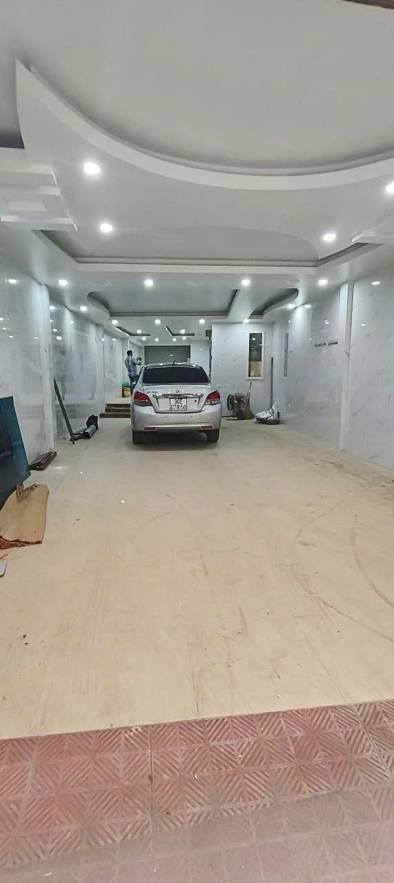 TÒA VĂN PHÒNG NGÕ 41 PHỐ THÁI HÀ - Q. ĐỐNG ĐA, DT 120M2, MT LỚN 6M GIÁ 42 TỶ