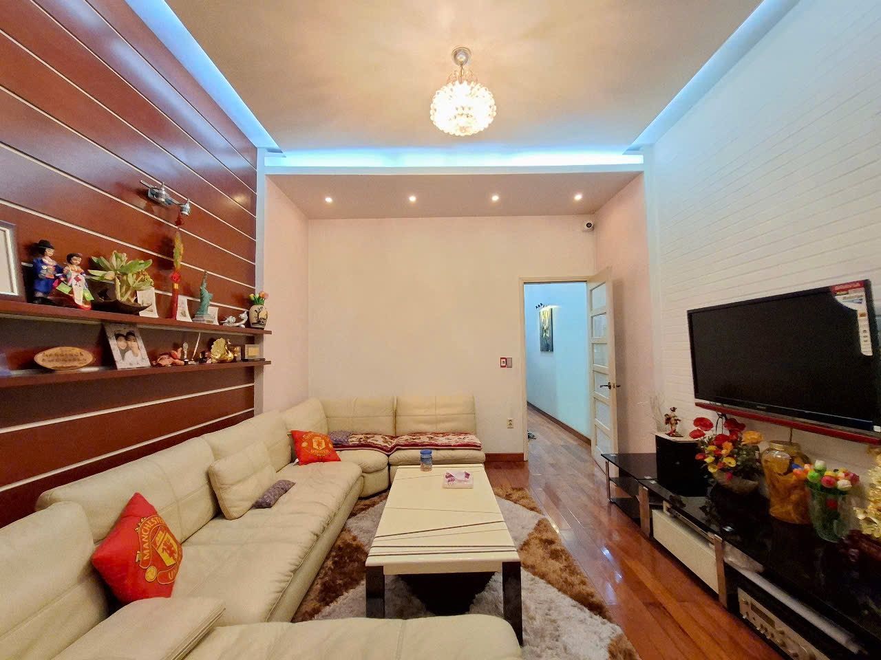 Bán Nhà Mặt Phố Nguyễn Đức Thuận, Long Biên – 87m² x 4 Tầng – Mặt Tiền 5m – Vị Trí Đắc Địa – Mặt Phố Kinh Doanh – Ô Tô Vào Nhà