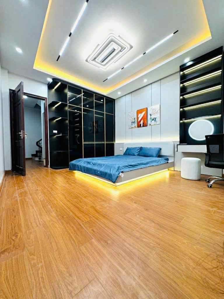 Bán nhà Đông Ngạc 42m2, 5 tầng đẹp, ngõ rộng ô tô tránh, giá 6.8 tỷ