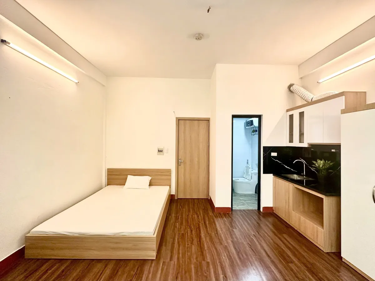 NHÀ PHÂN LÔ PHẠM TUẤN TÀI - DÒNG TIỀN 50 TRIỆU/THÁNG - 6 TẦNG THANG MÁY - Ô TÔ TRÁNH