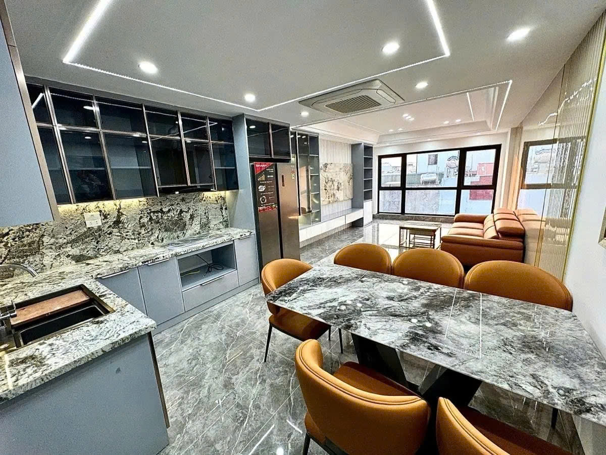 SIÊU PHẨM – LONG BIÊN, HÀ NỘI DT: 60m² • MT: 4m • Xây mới 7 tầng – Thang máy – Gara 2 ô tô