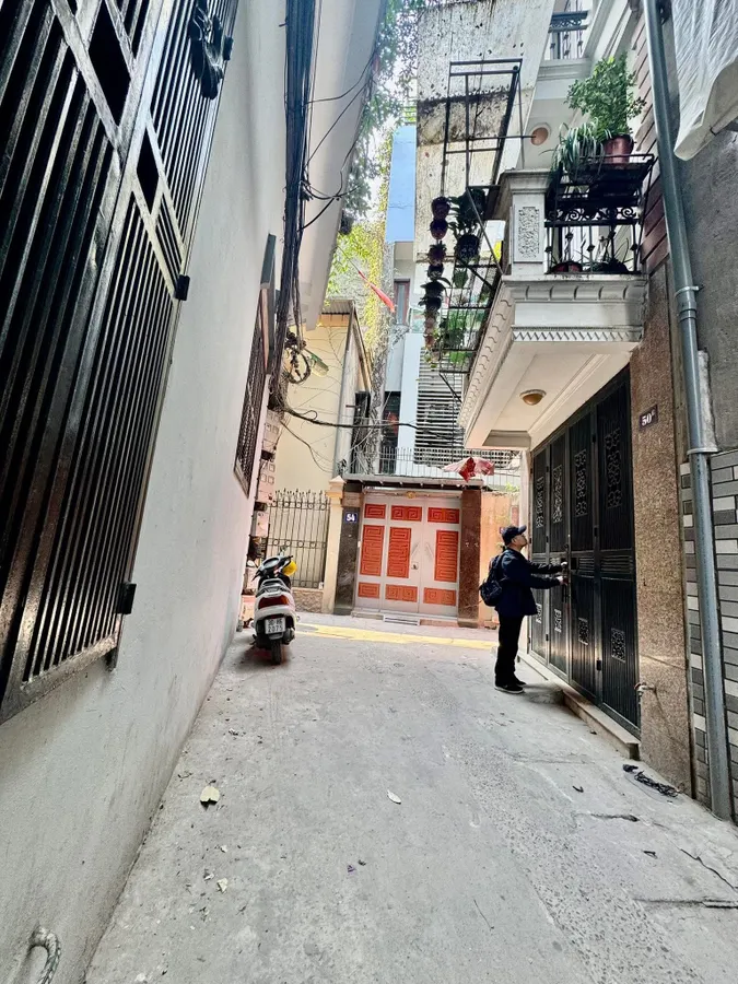 Bán Nhà Lê Thanh Nghị. Hai Bà Trưng. Lô Góc. DT 43m2. MT 3.3m. 4 Tầng. Giá 13.1 Tỷ