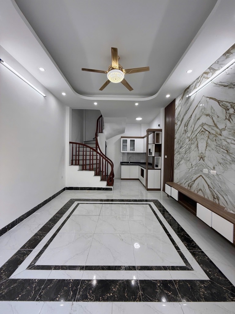 BÁN NHÀ NGỌC THUỴ LONG BIÊN-ĐẸP LONG LANH- OTO ĐỖ-32M- NHỈNH 5 TỶ( TL)