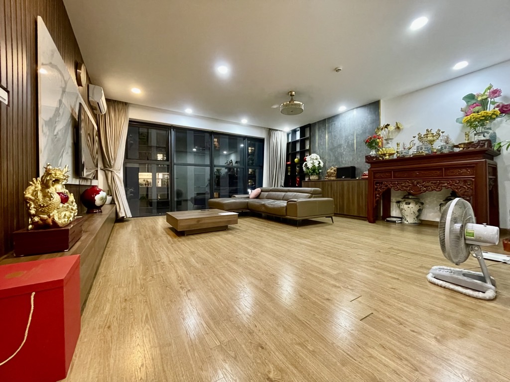 (Tin thật 100%) CH lô góc 135m2 x 3PN có lốt ô tô Iris Garden - Ban công hướng Đông - Nội thất 1 tỷ