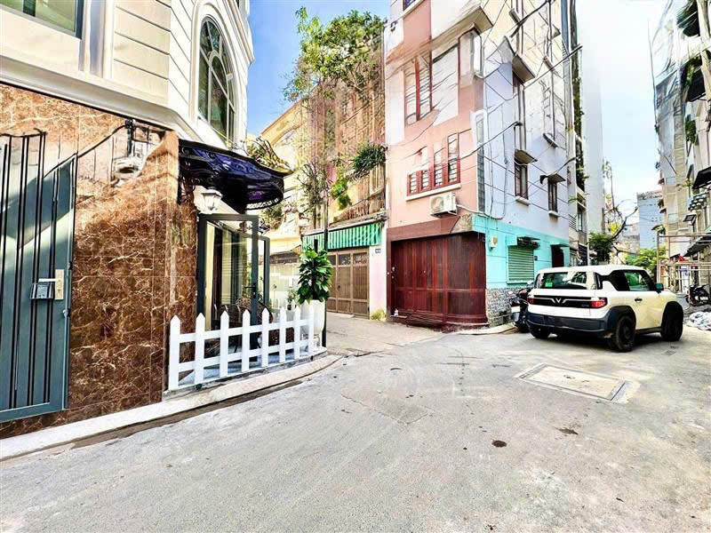 NHÀ BÁN TRUNG TÂM PHÚ NHUẬN – GÓC 2 MẶT TIỀN HỒ BIỂU CHÁNH – 5 TẦNG – SÂN THƯỢNG VIEW