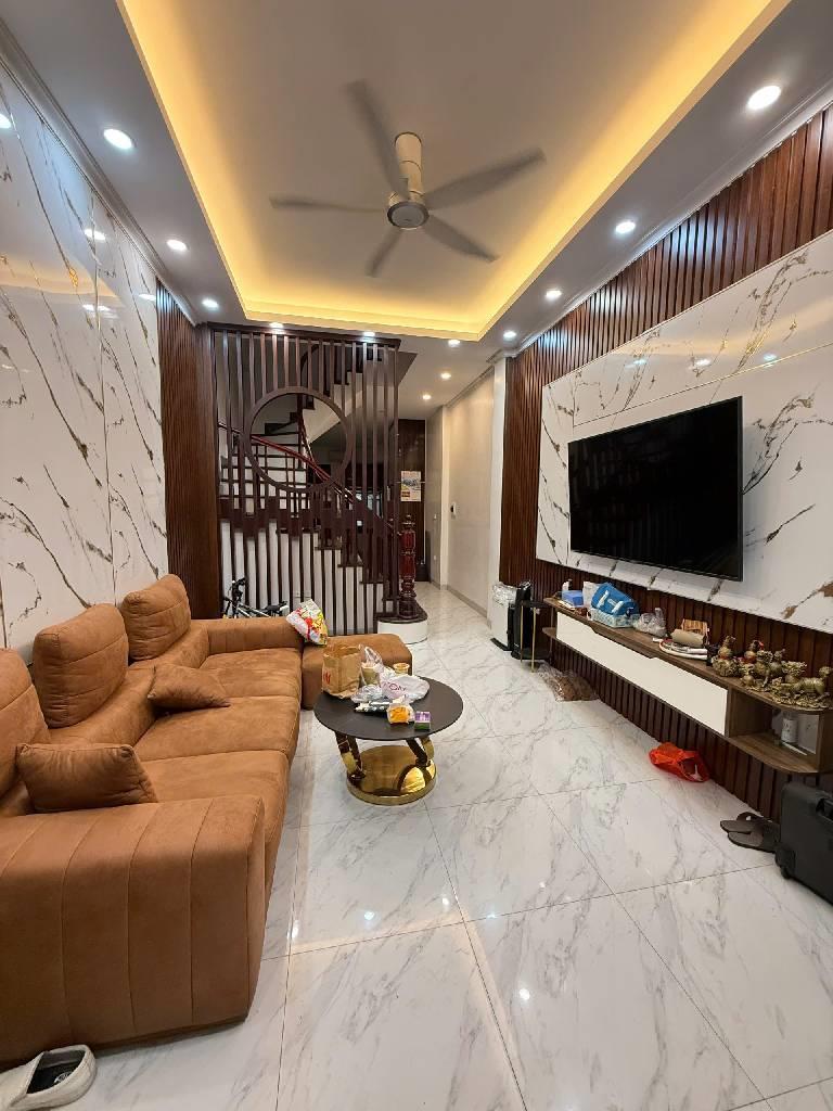 Bán nhà mặt phố Phạm Văn Đồng, 33m2, 5 tầng, vị trí cực đẹp, giá 7,2 tỷ