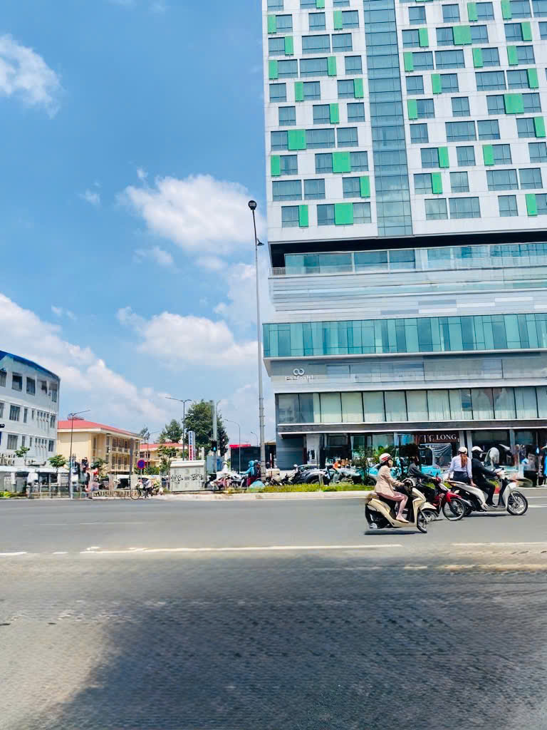 HXH CỘNG HOÀ – VỊ TRÍ KIM CƯƠNG P4 TÂN BÌNH – 4 TẦNG – 64M2 – VIEW CÔNG VIÊN – 15.79