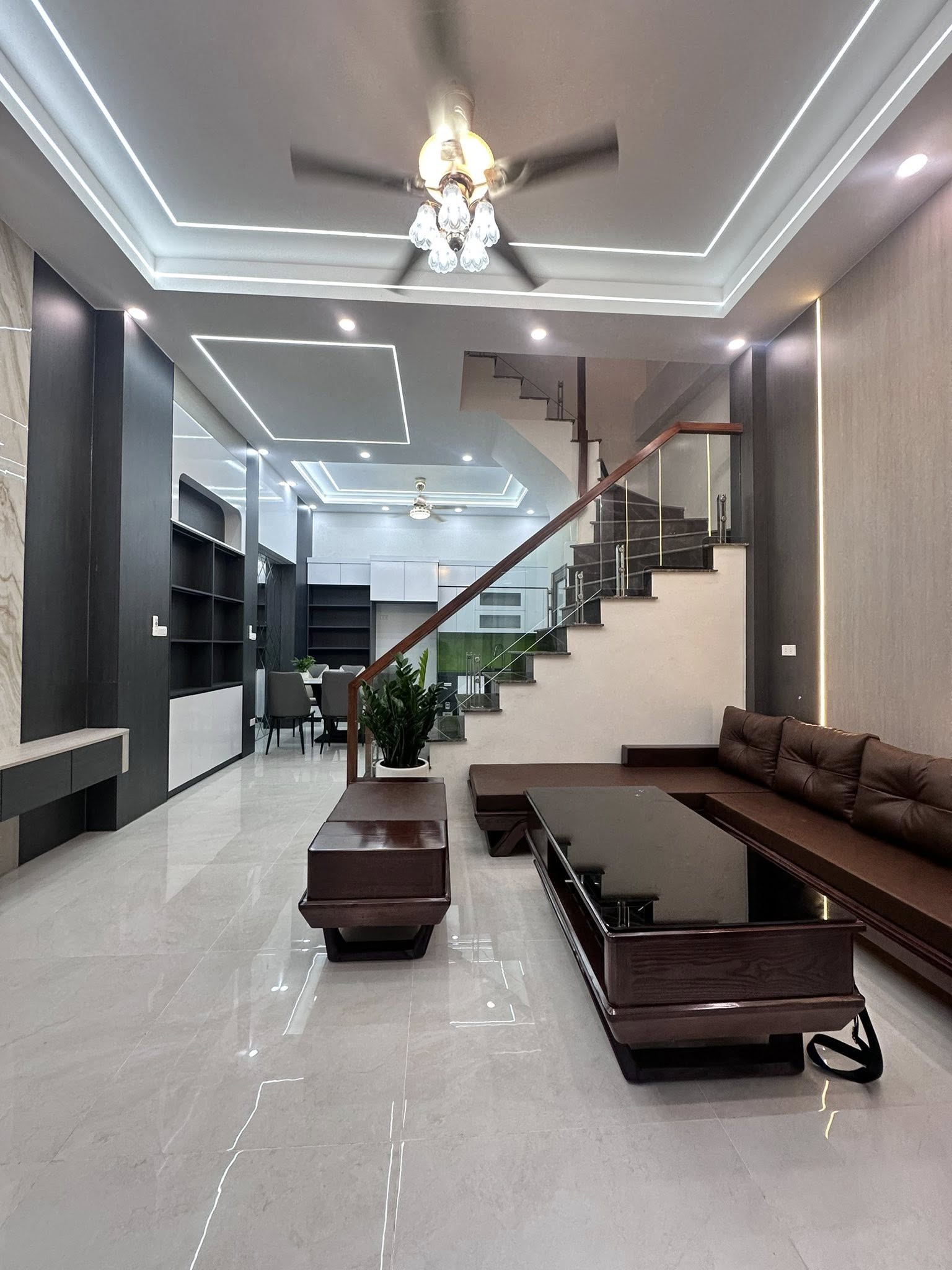 NHÀ ĐẸP, PHỐ VĨNH PHÚC, BA ĐÌNH- KD-GẦN PHỐ: 45M X5T, MT 4,5M, GIÁ 10,6