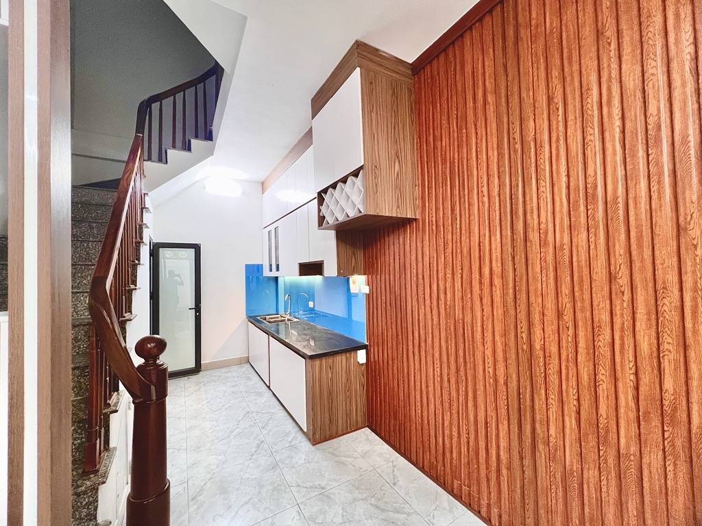 BÁN NHÀ GIA QUẤT LONG BIÊN, NHÀ MỚI-GẦN CHỢ-OTO-32M NHỈNH 5 TỶ