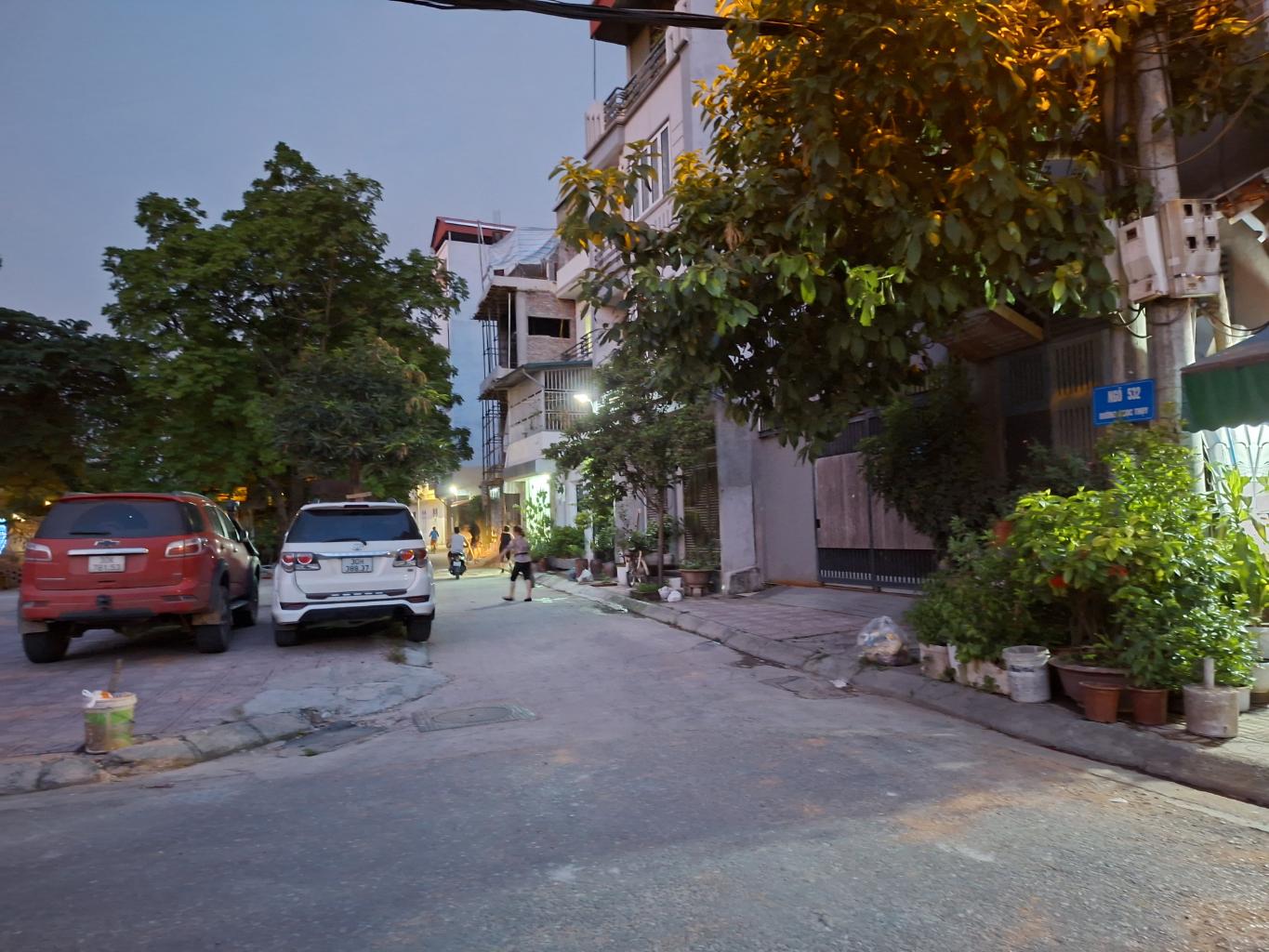 Bán đất ngõ 532 Ngọc Thuỵ 75m2, MT 5m6 vuông đẹp, oto 7 chỗ ra vào thoải mái, giá đầu tư. LH 0936123469