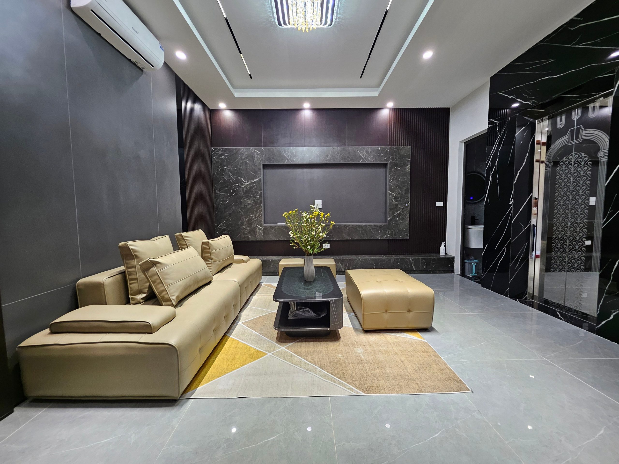 Bán nhà Ngọc Lâm Long Biên – 47m² x 6 tầng, thang máy, ô tô đỗ cổng – Giá chỉ 8.5 tỷ