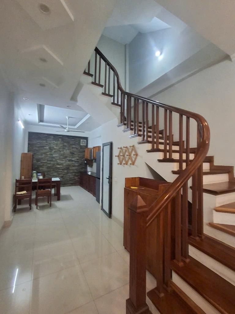 BÁN NHÀ NGUYỄN VĂN CỪ LONG BIÊN-OTO TRÁNH-64M-NHỈNH13 TỶ(TL)