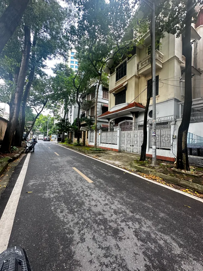 Bán Nhà KĐT Bắc Linh Đàm. Ô Tô. Vỉa Hè. DT 216m2. MT 15m. 4 Tầng. Giá 62,5 Tỷ.