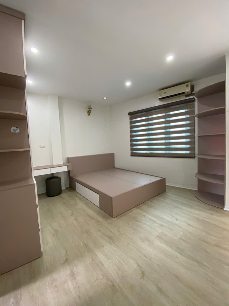 BÁN NHÀ 5 TẦNG MỚI XÂY – TRỤC NGUYỄN VĂN LINH, LONG BIÊN – Ô TÔ VÀO NHÀ