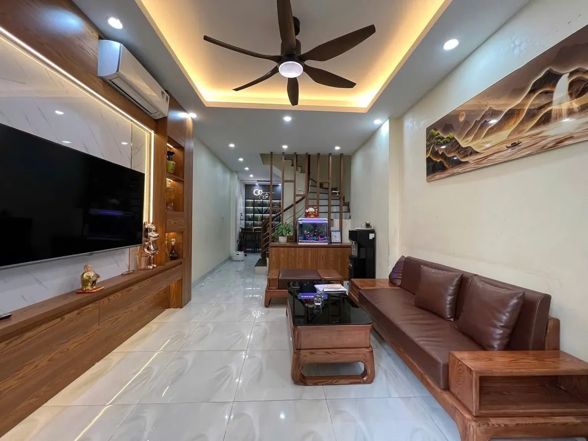 Ngọc Thụy 33.1m², 5 tầng, 8.2 tỷ – Long Biên, Hà Nội Ô TÔ ĐỖ CỬA – Ở SƯỚNG – KINH DOANH ONLINE – GẦN PHỐ NGỌC LÂM