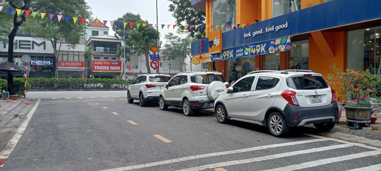 SIÊU HOTE NGUYỄN VĂN CỪ – 51M, 5 TẦNG, MT 6.5M Ô TÔ ĐỖ CỬA – FULL NỘI THẤT