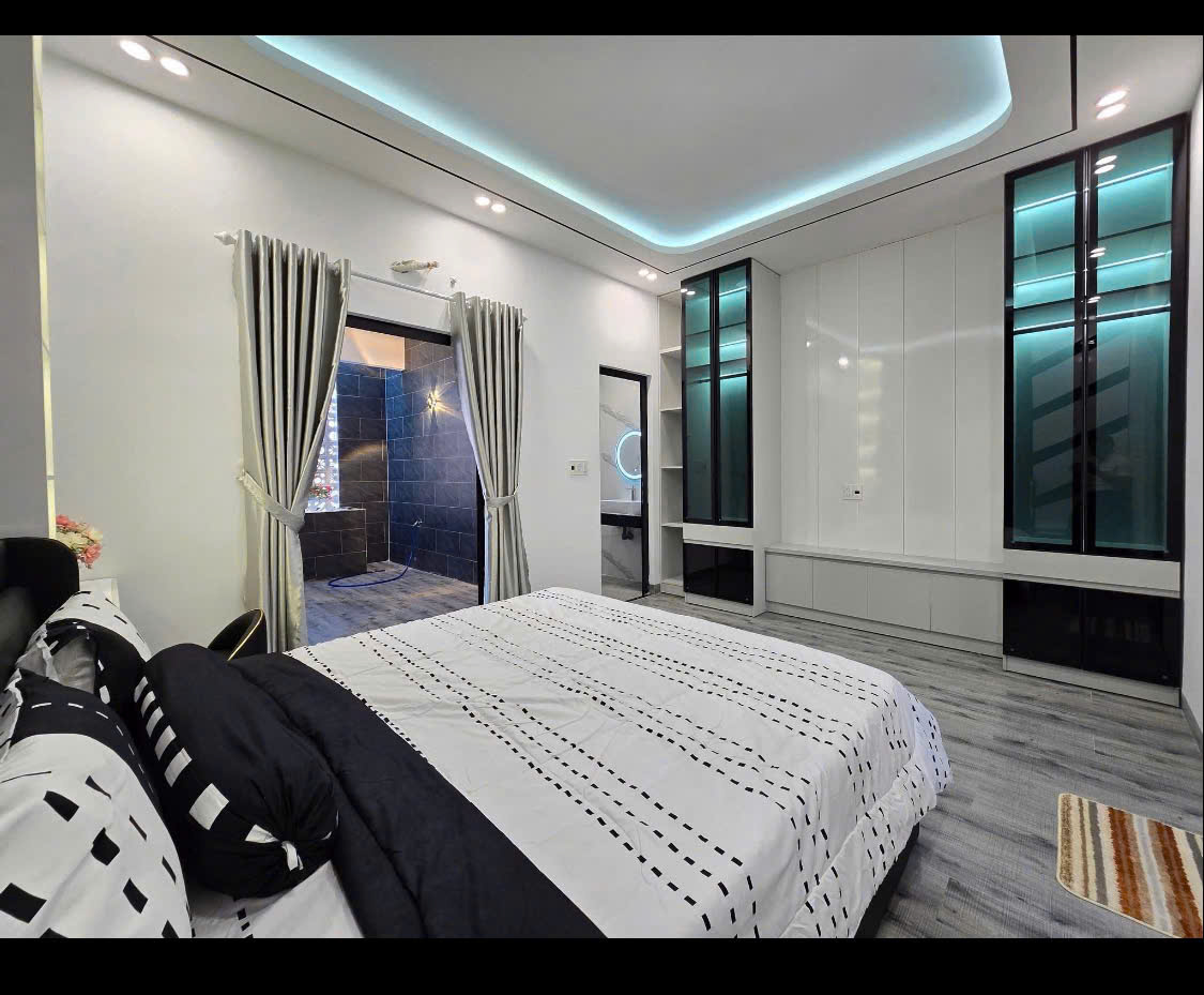 - Hải Châu, Nhà 3,5 tầng Hàn Thuyên, gần bệnh viện VImech, đi bộ 10 phút tới tượng đài và công viên châu á.