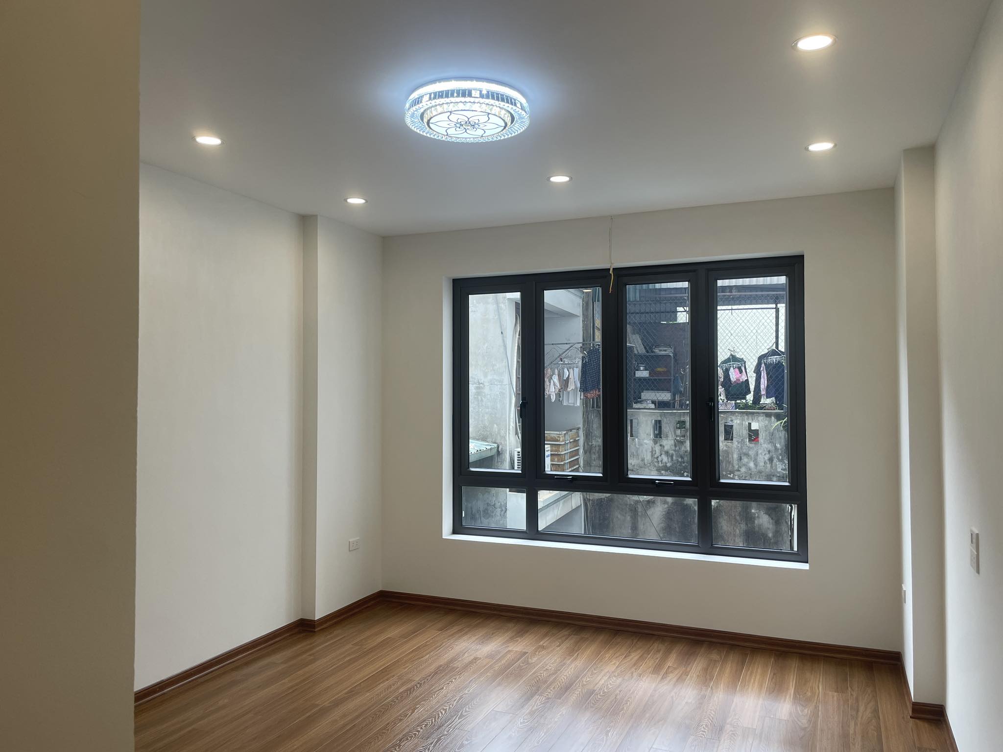 Nhà Lạc Long Quân - Cầu Giấy, DT35m2, 6 tầng, thang máy, phân lô, ngõ thông, ôtô đỗ cổng (12.8 tỷ)