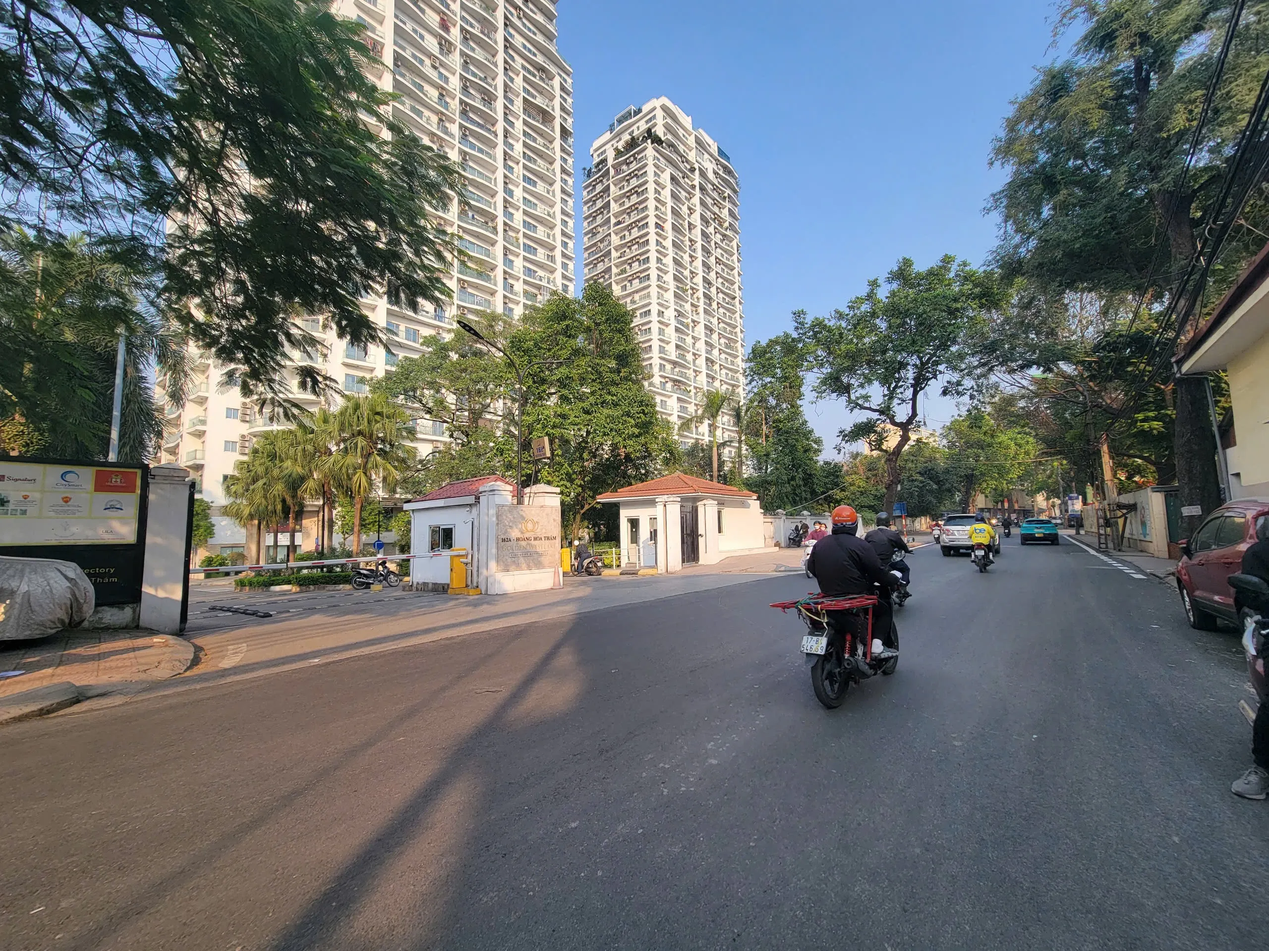 Bán nhà phố Hoàng Hoa Thám, Vỉa hè , Lô góc , Ô tô tránh đỗ , Mt 20m , Dt 117m