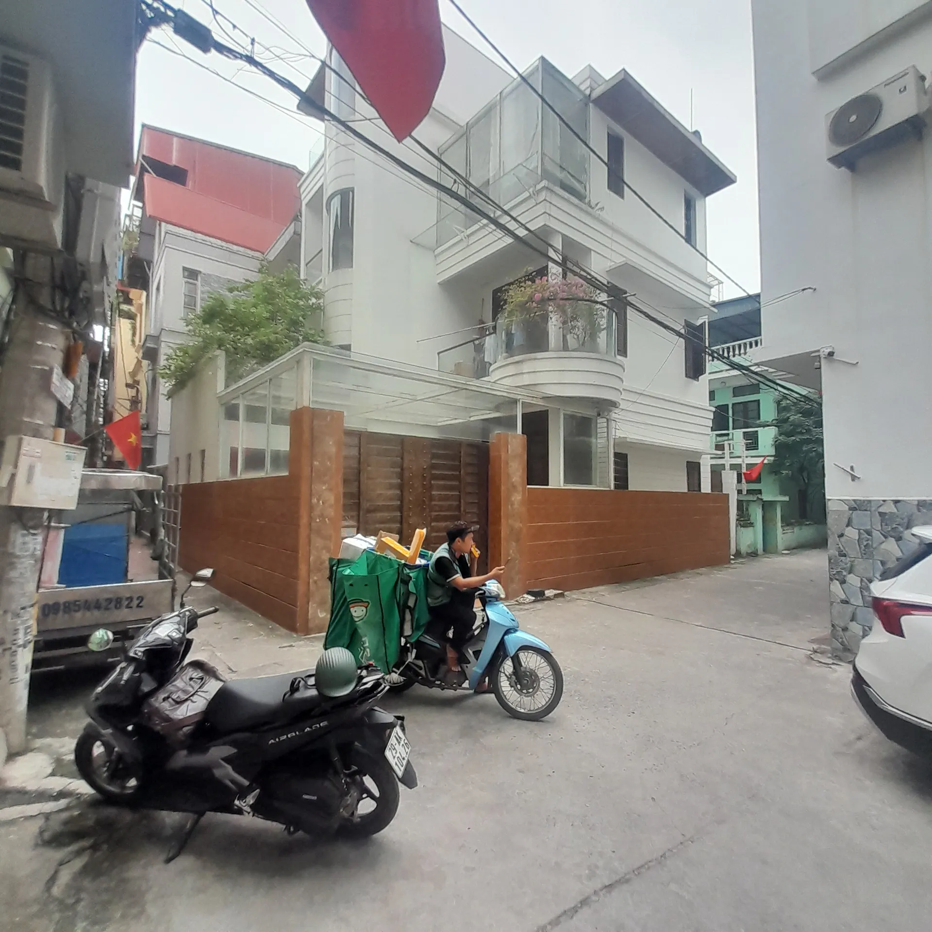 Bán Bt Cầu Giấy , ô tô tránh, garạ , lô góc, 154m Mt 10 x 15.4m gần DH Ngoại Ngữ Công viên Cầu Giấy, ở VIP, Dtu giữ tiền hoặc làm VP