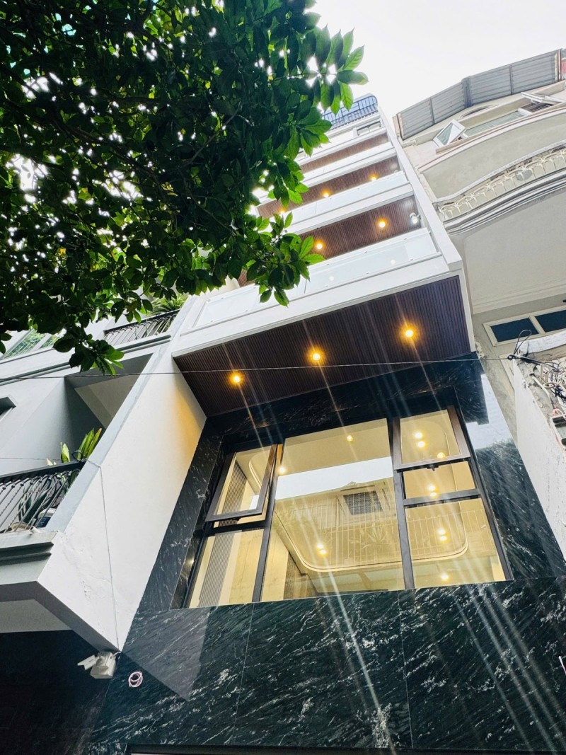 NHÀ ĐẸP Ô TÔ ĐỖ CỬA Phố Nguyễn Văn Cừ 42m2 X 7 Tầng Mặt tiền 3.8m 17.5 Tỷ Long Biên.