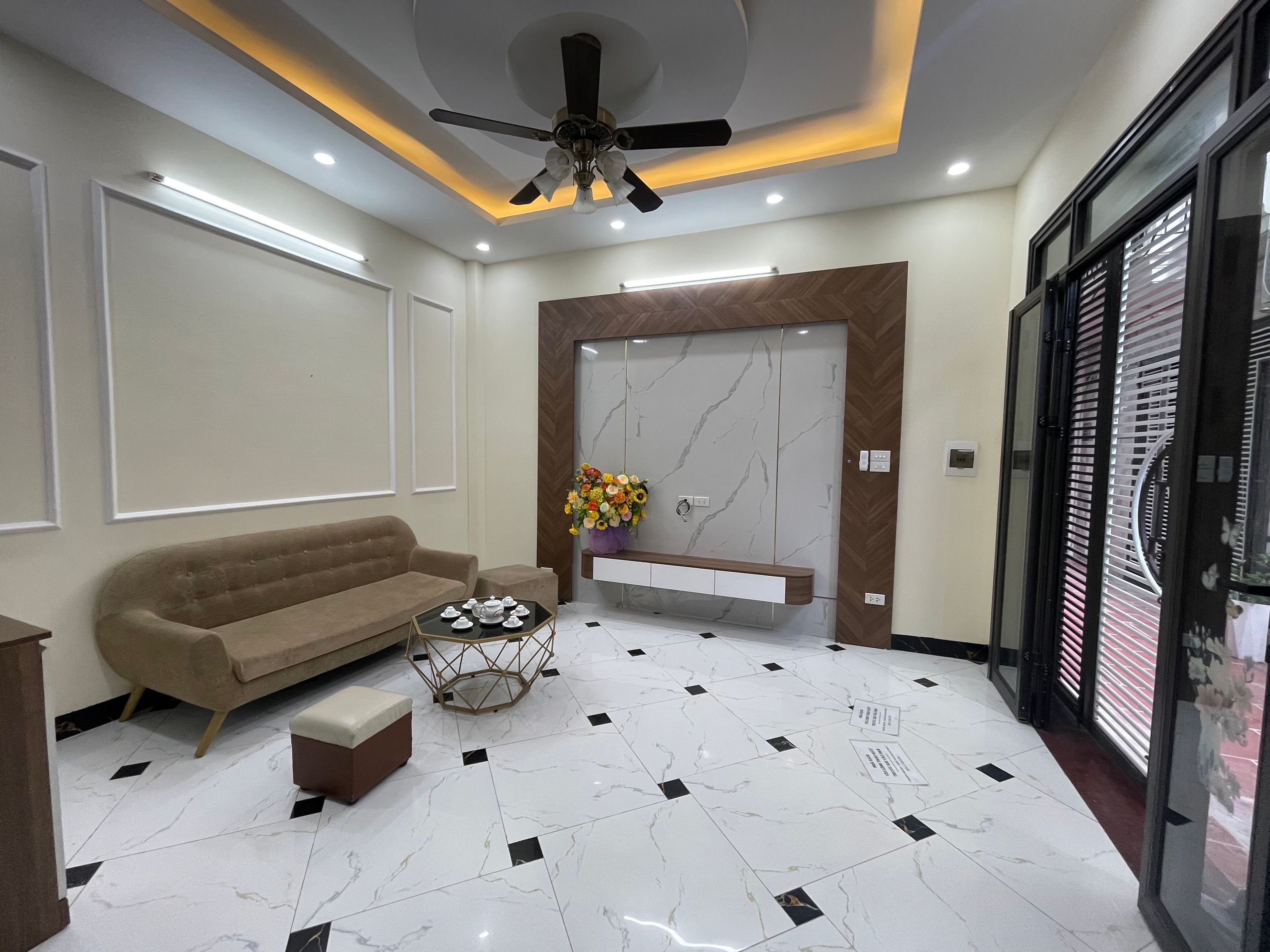 BÁT KHỐI – NHÀ MỚI ĐẸP – Ở NGAY KHÔNG CẦN SỬA - Vị trí gần phố, ngõ rộng, ô tô đỗ trước cửa – giá chỉ 5.5 TỶ