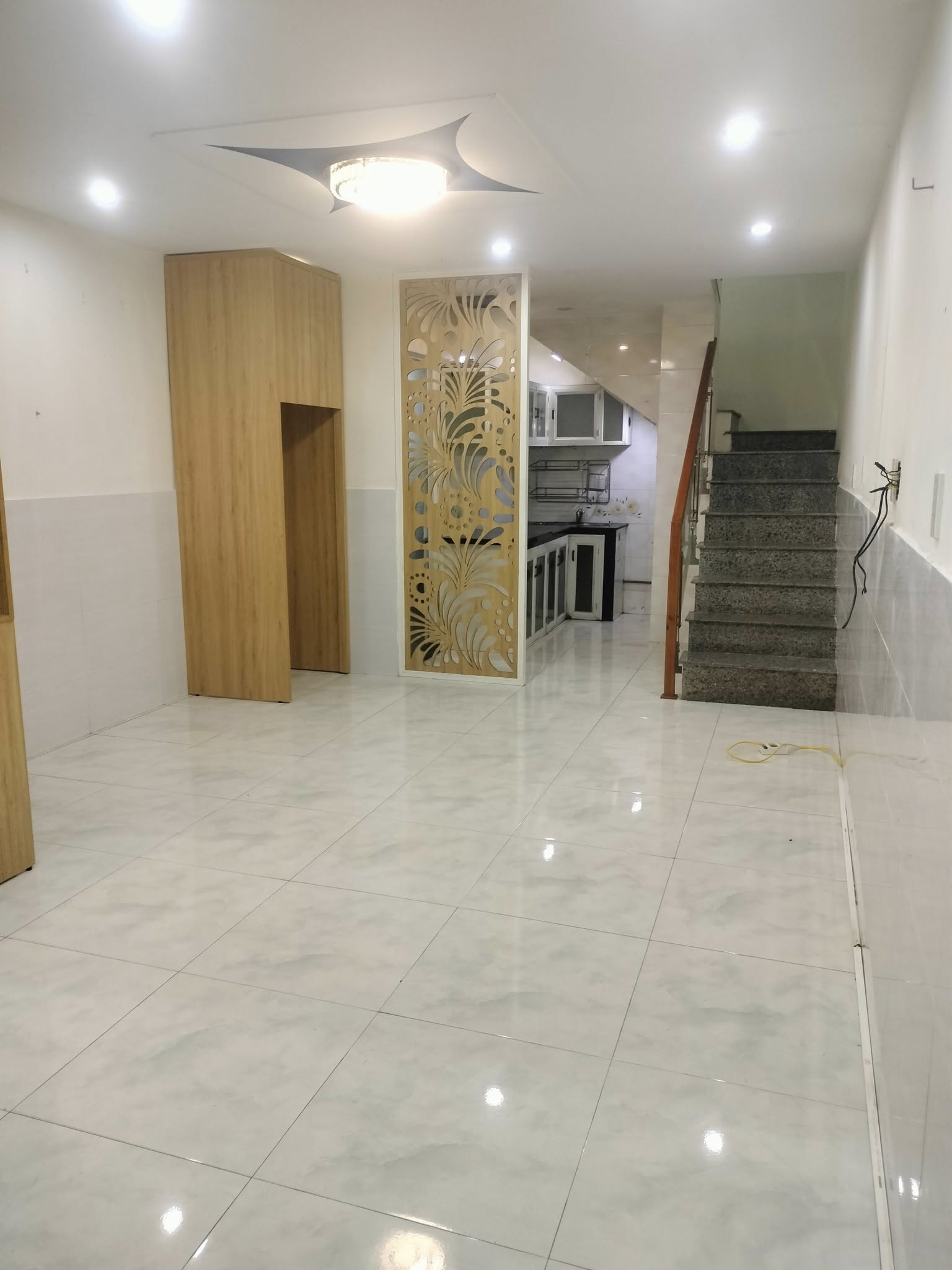 ♣ Nhà 70m ra MT Lê Độ, 46m2, 3 tầng đúc, 3PN, sân rộng 10 xe máy, 3.x tỷ