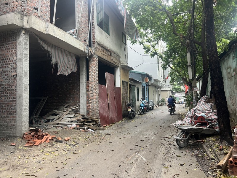 NHÀ MỚI- FULL NỘI THẤT Ô TÔ ĐỖ CỔNG Phố Đức Giang 30M2 X 5 Tầng X 6.5 tỷ Long Biên.