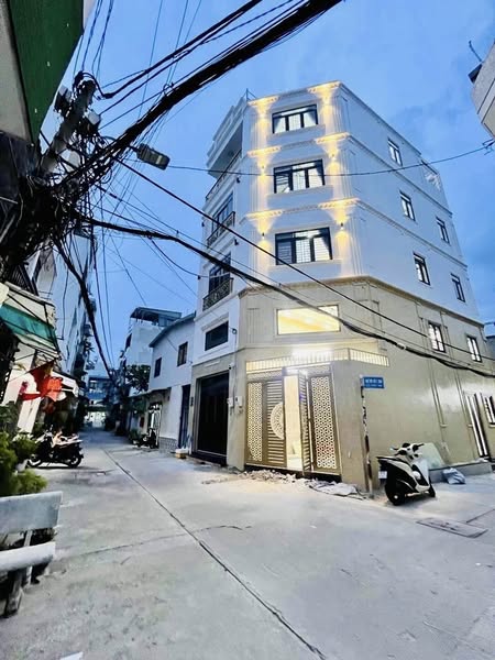 NHÀ ĐẸP LÔ GÓC HXH THÔNG – 2P AEON MALL NGANG 5M – 5 TẦNG – GIÁ TỐT 8.X TỶ