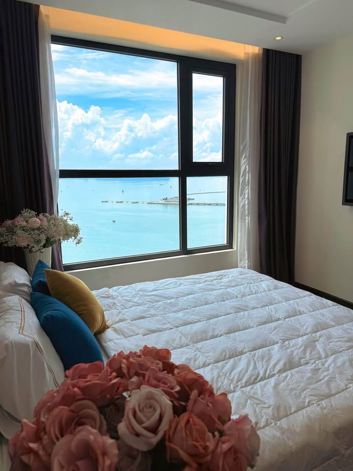 Bán cắt lỗ 500Tr căn hộ 2PN 53m2 view Biển chung cư The Sapphire S2, trung tâm du lịch Hạ Long.