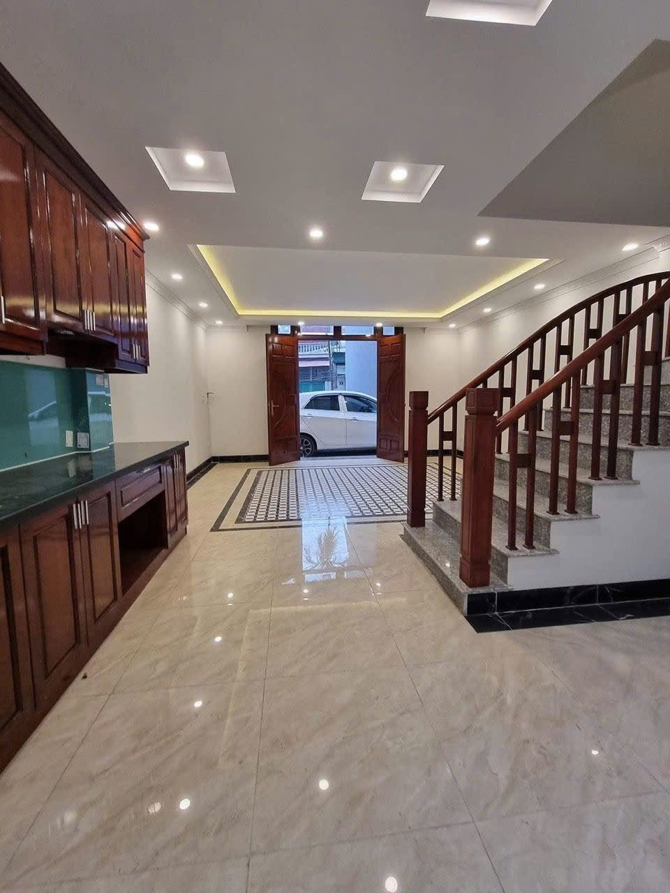 Bán nhà Thạch Bàn, Long Biên – 42m², 6 tầng, mặt tiền 5m, giá 8.66 tỷ
