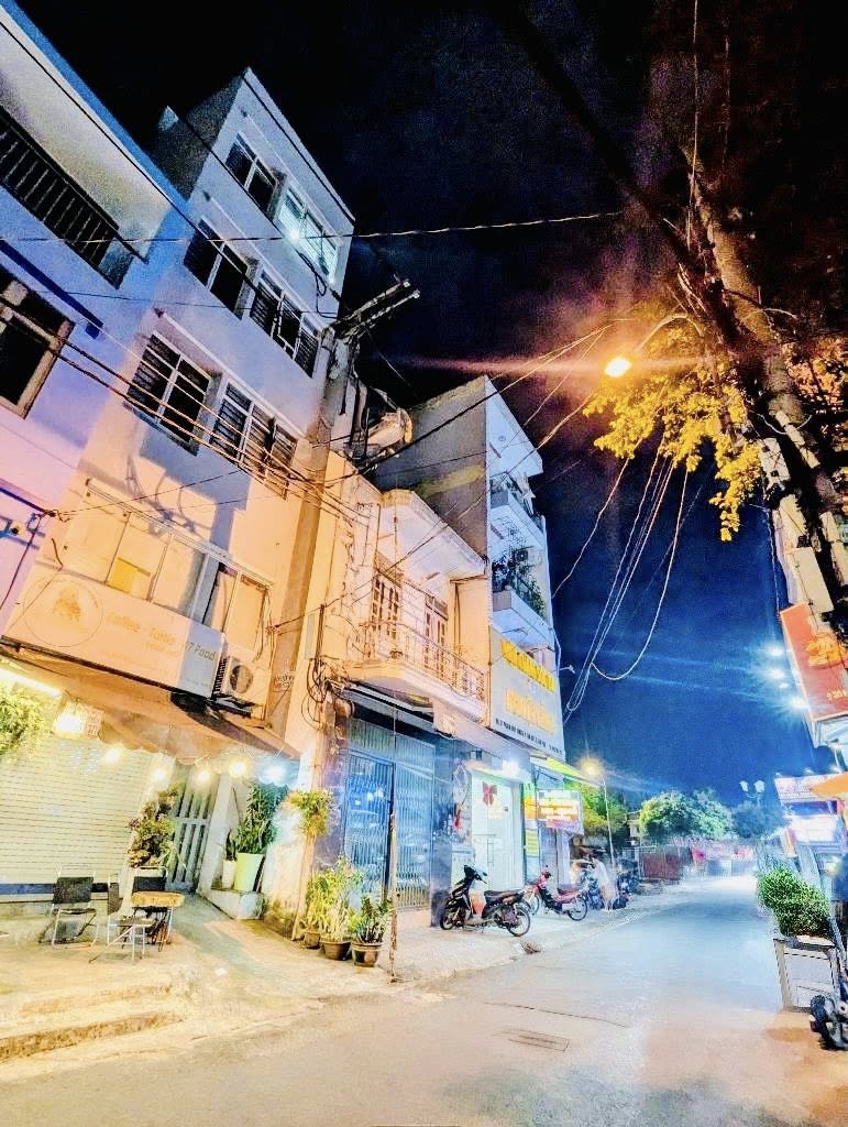 GẦN CHỢ TÂN HƯƠNG – CHDV 6 TẦNG 12P – DOANH THU CAO – 112M NỞ HẬU GIÁ 15 TỶ