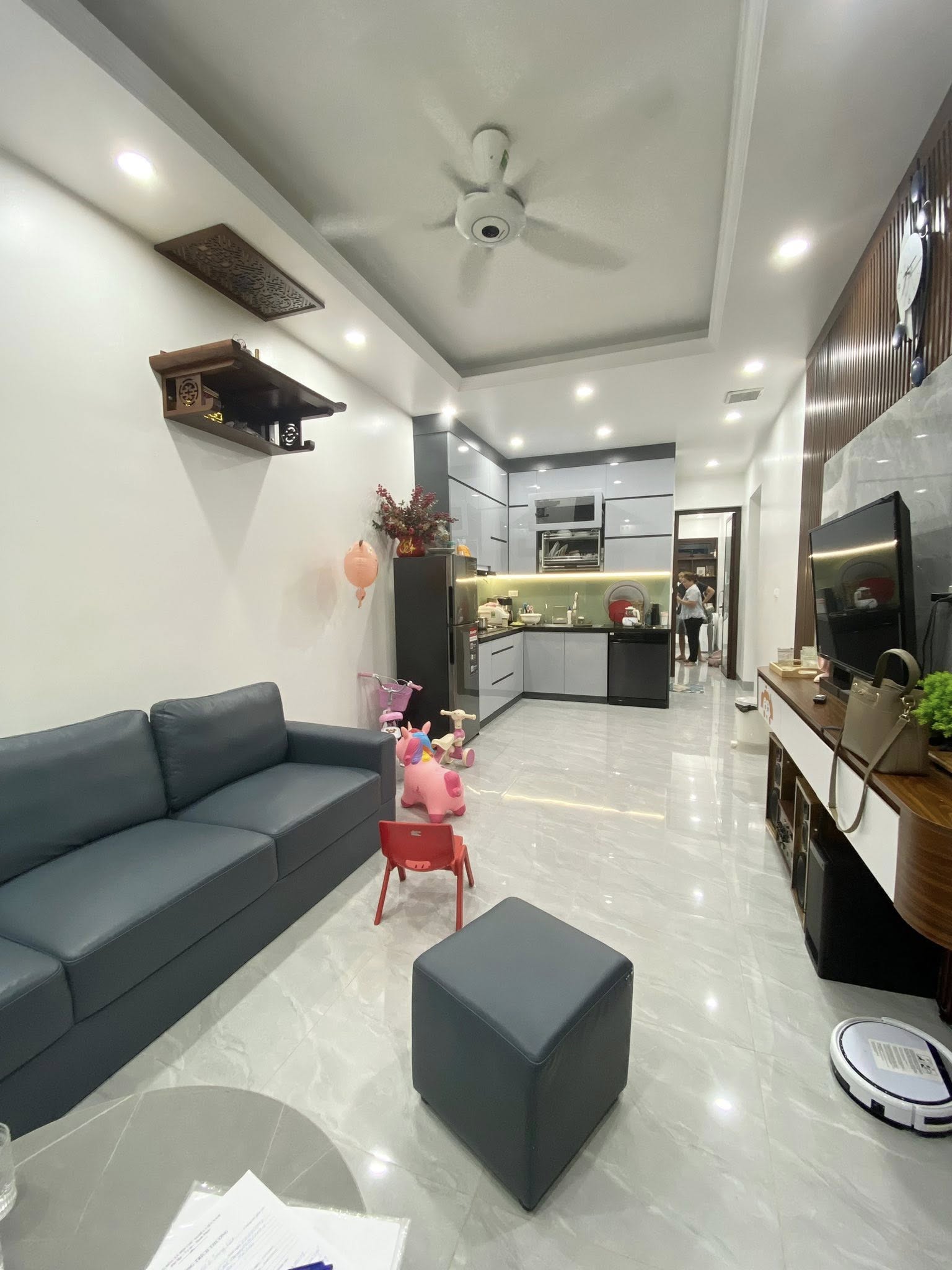 ĐẸP THẾTầng 2 TT Trung Liệt 51/65m2, Nội thất bóng loáng, 6.4 tỷ Đống Đa