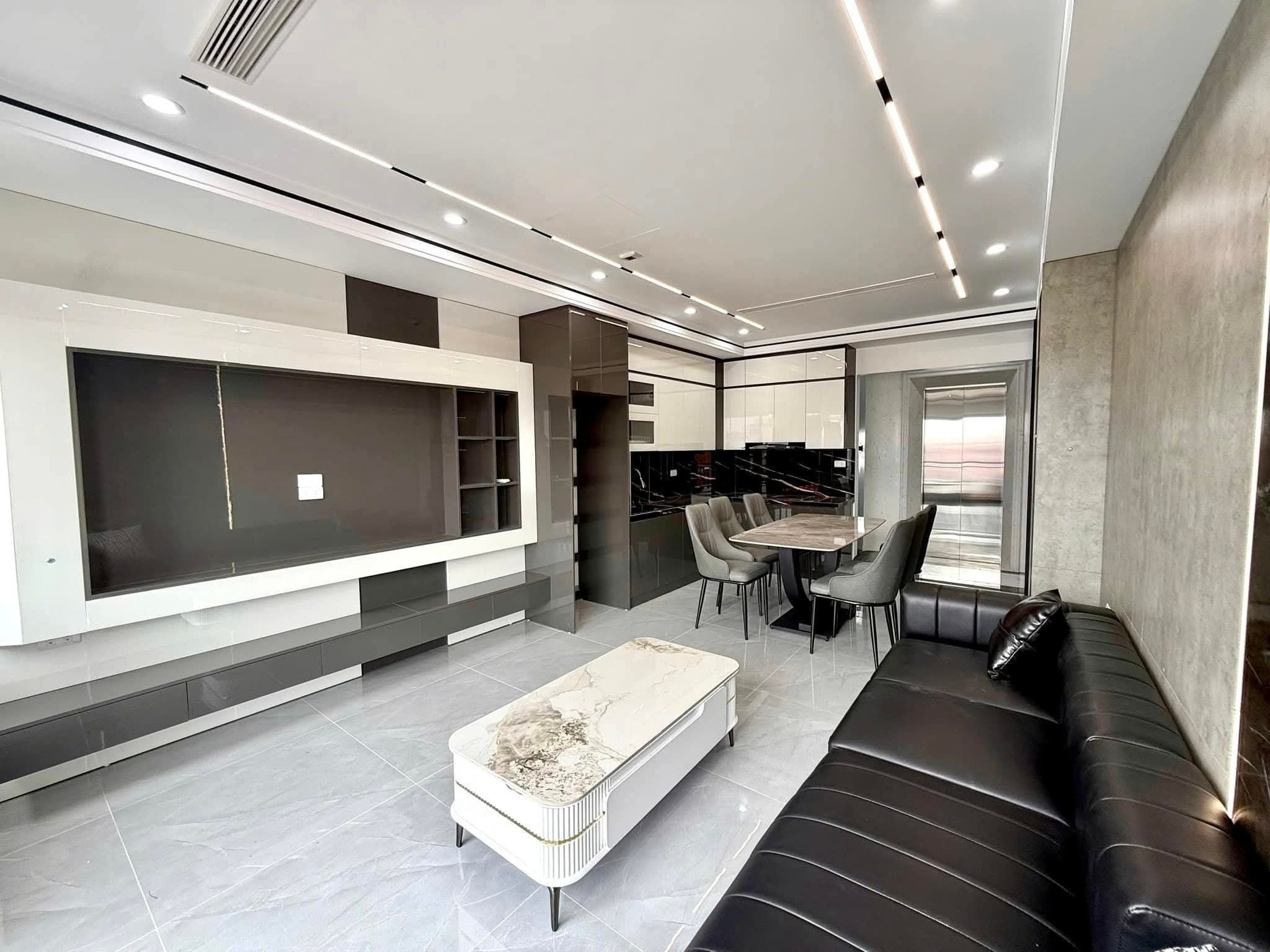 Bán Nhà Ngõ Thông Bồ Đề – Long Biên - Gara ô tô 7 chỗ, thang máy, full nội thất, xung quanh tiện ích ngập tràn, gần trường học các cấp, bệnh viện Tâm Anh.