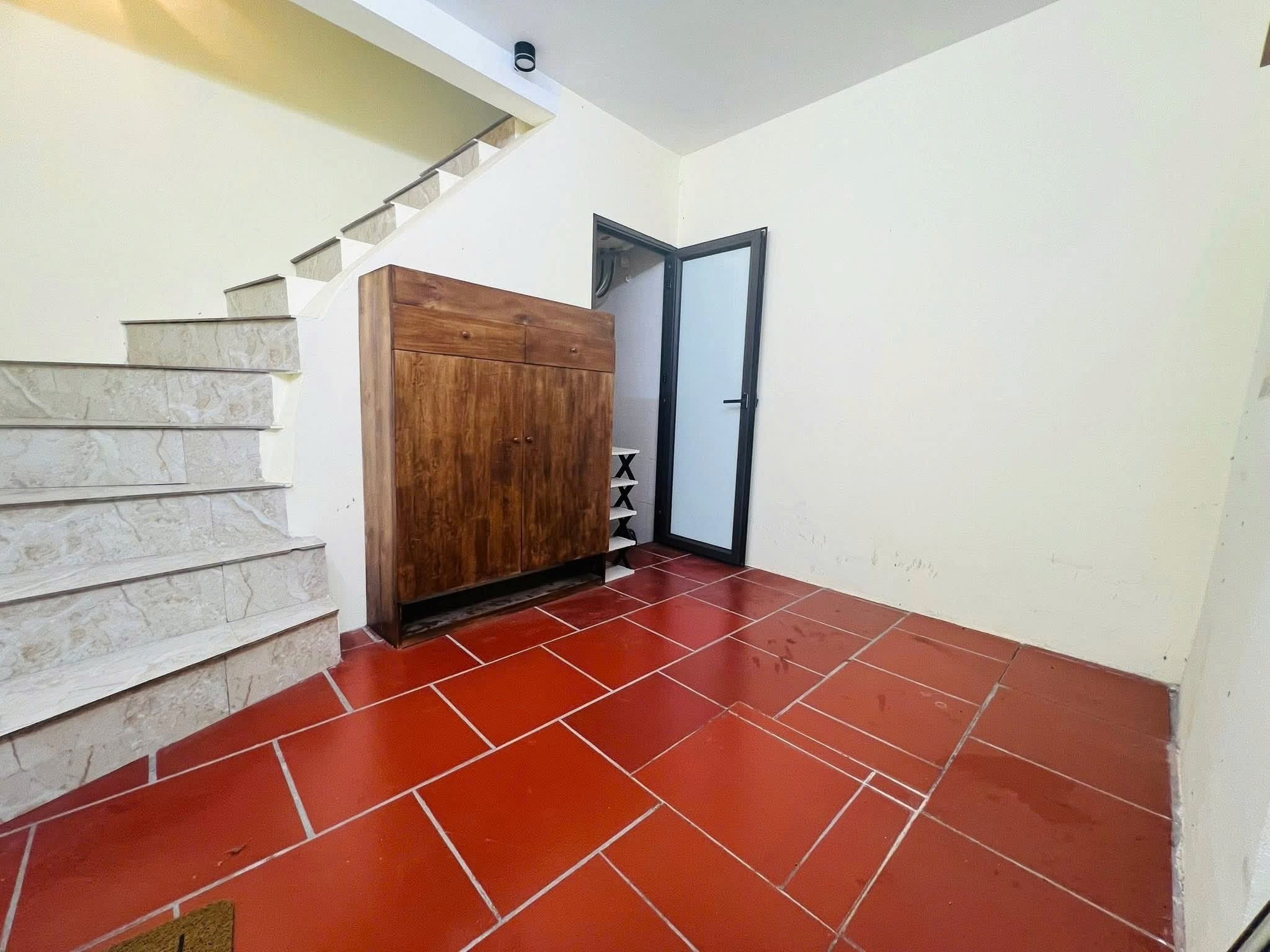 Bán nhà mặt tiền kinh doanh - 2 mặt tiền - 25m2 -Hoàng Hoa Thám - 2 tầng - 2pn - 4.68 tỷ