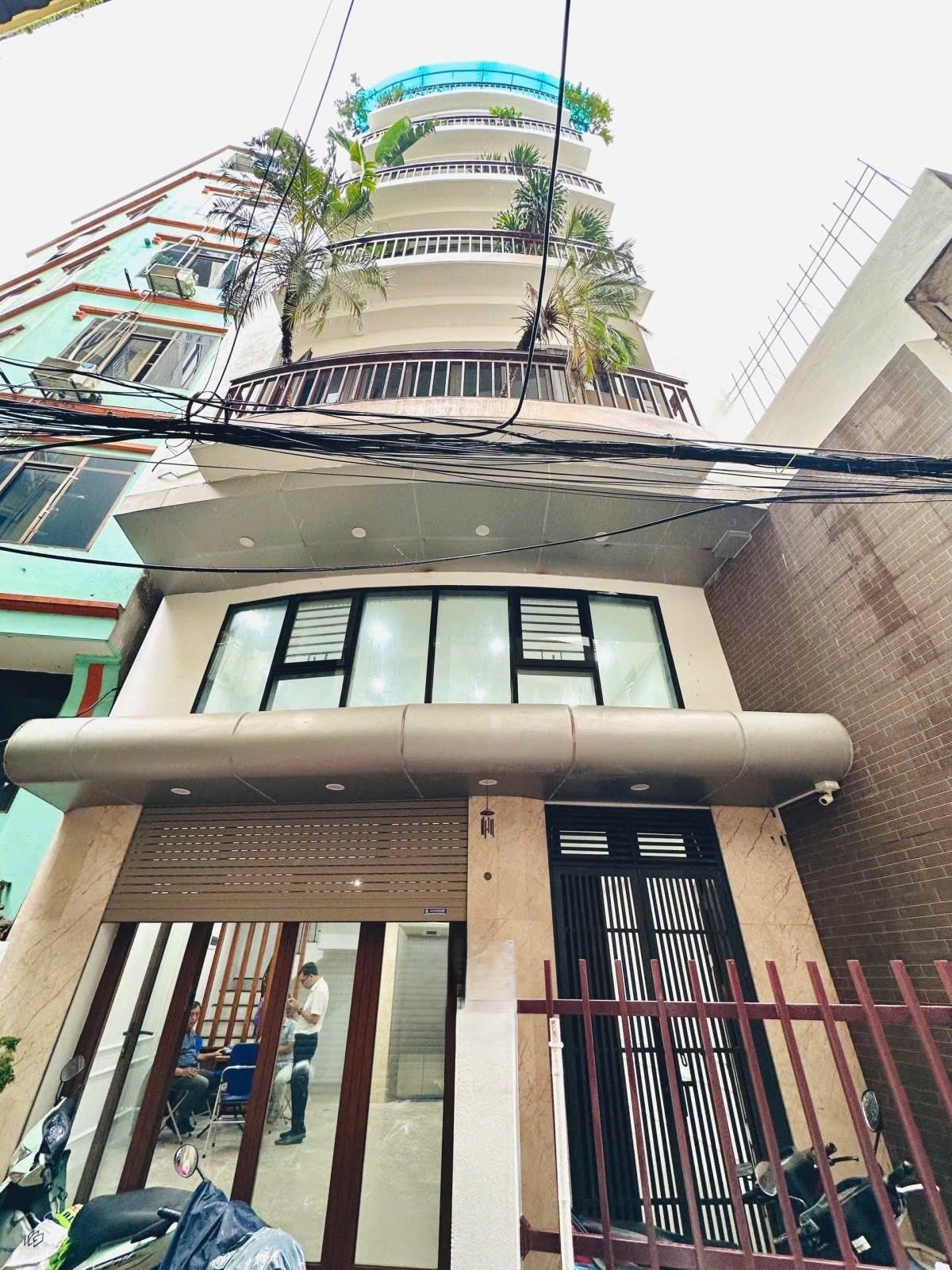 BÁN NHÀ KHU VỰC ĐỐNG ĐA - 8 TẦNG THANG MÁY - CẠNH HỒ - NGÕ ĐẸP - Ô TÔ ĐỖ CỬA