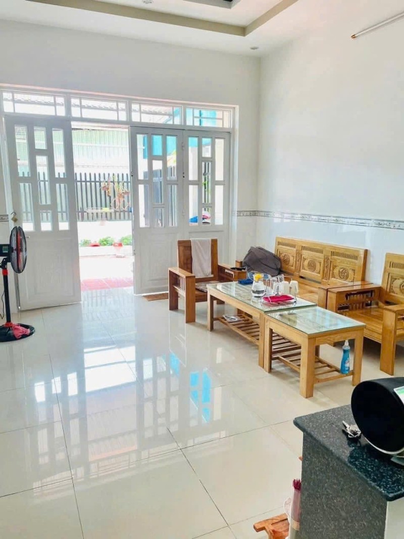 Bán nhà đường 185, Phước Long B, Q.9, TP HCM, DT 82m2, 2 tầng, 2PN. Sổ hồng riêng. Giá 6.49 tỷ.