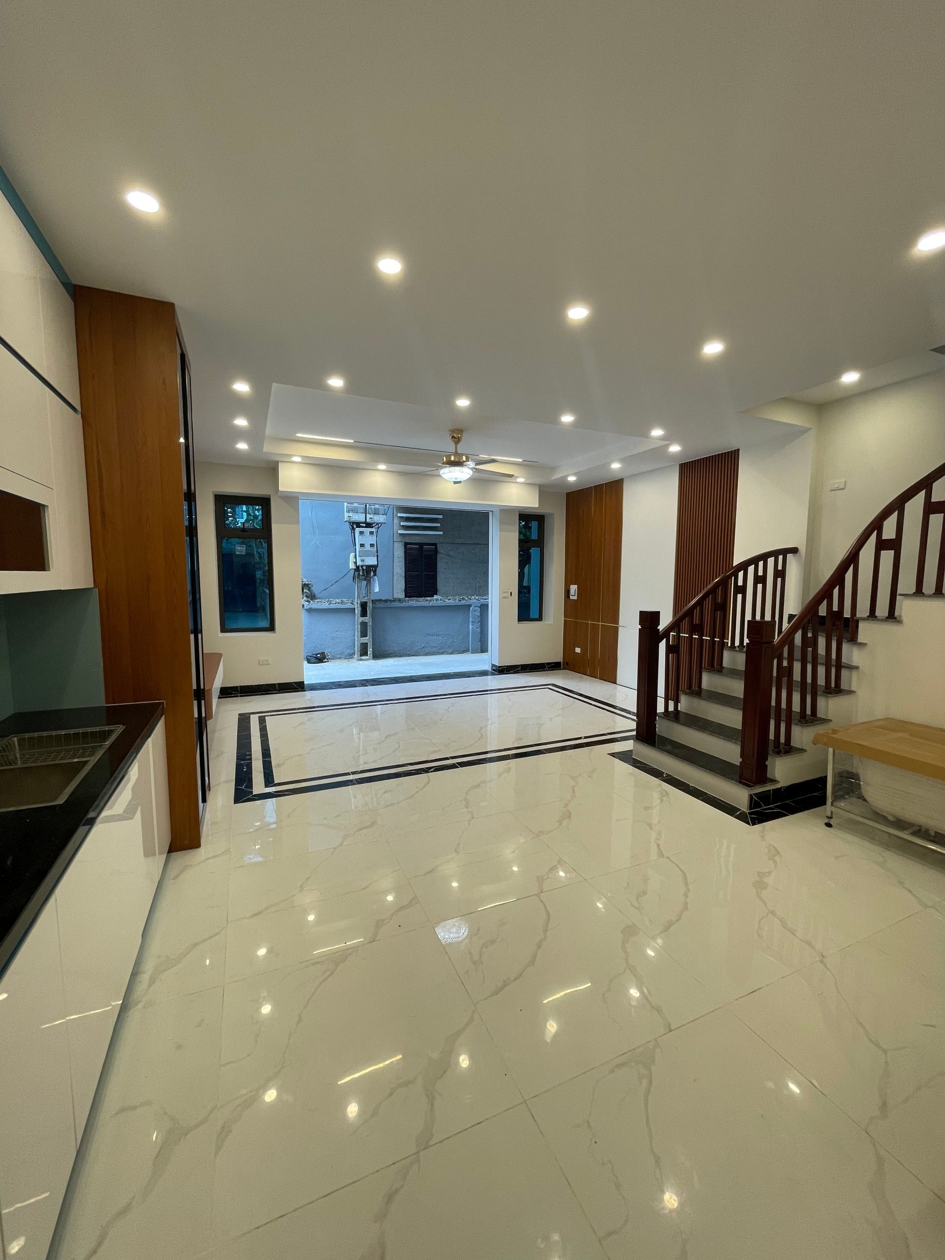 Gia Quất 50m² – 5 Tầng – Mặt Tiền 5.1m – Giá 9 TỶ ✨ NHÀ ĐẸP - GẦN PHỐ - TIỆN ÍCH BỦA VÂY - SỔ NỞ HẬU ✨