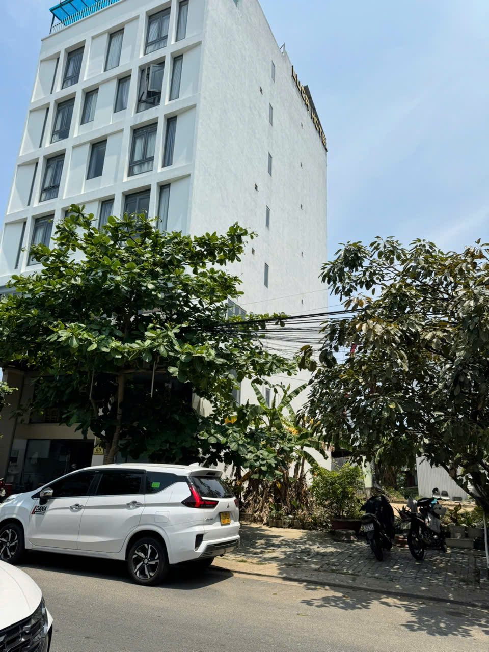 - Nhà 3 tầng, đường trần đức thông, Sơn Trà, sát 2 tòa căn hộ thương mại vương thừa vũ, ngay bãi tắm công viên biển