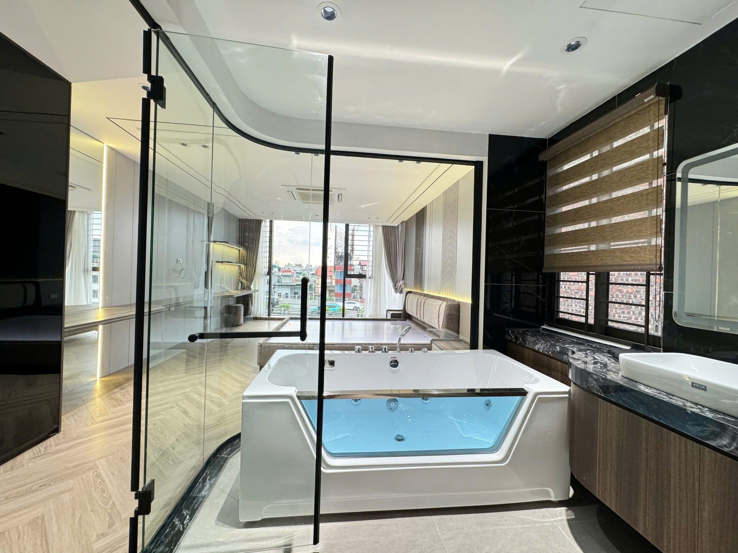 BÁN NHÀ NGUYỄN VĂN CỪ – 41M² – 7 TẦNG THANG MÁY – GARA Ô TÔ – FULL NỘI THẤT –